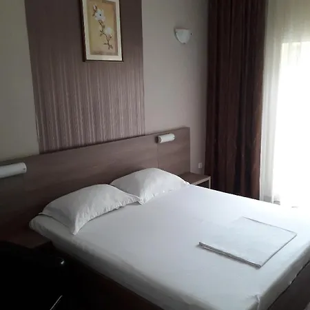 Holiday 3*