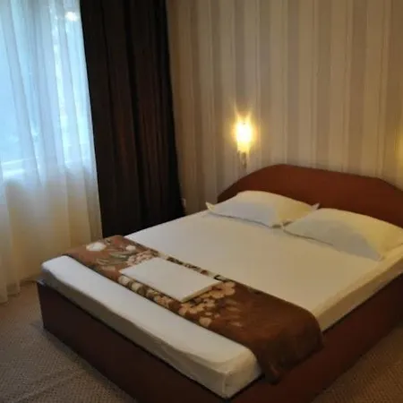 Отель Holiday 3*