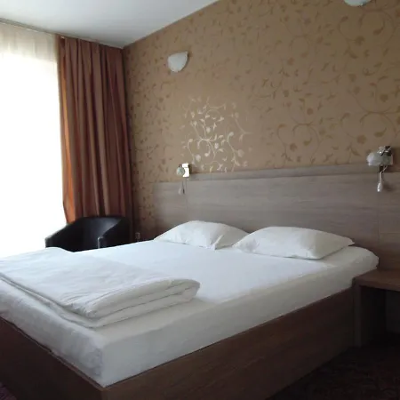 Holiday 3*
