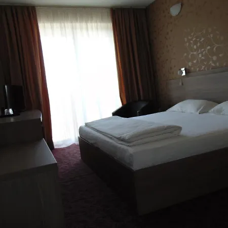 Holiday 3*